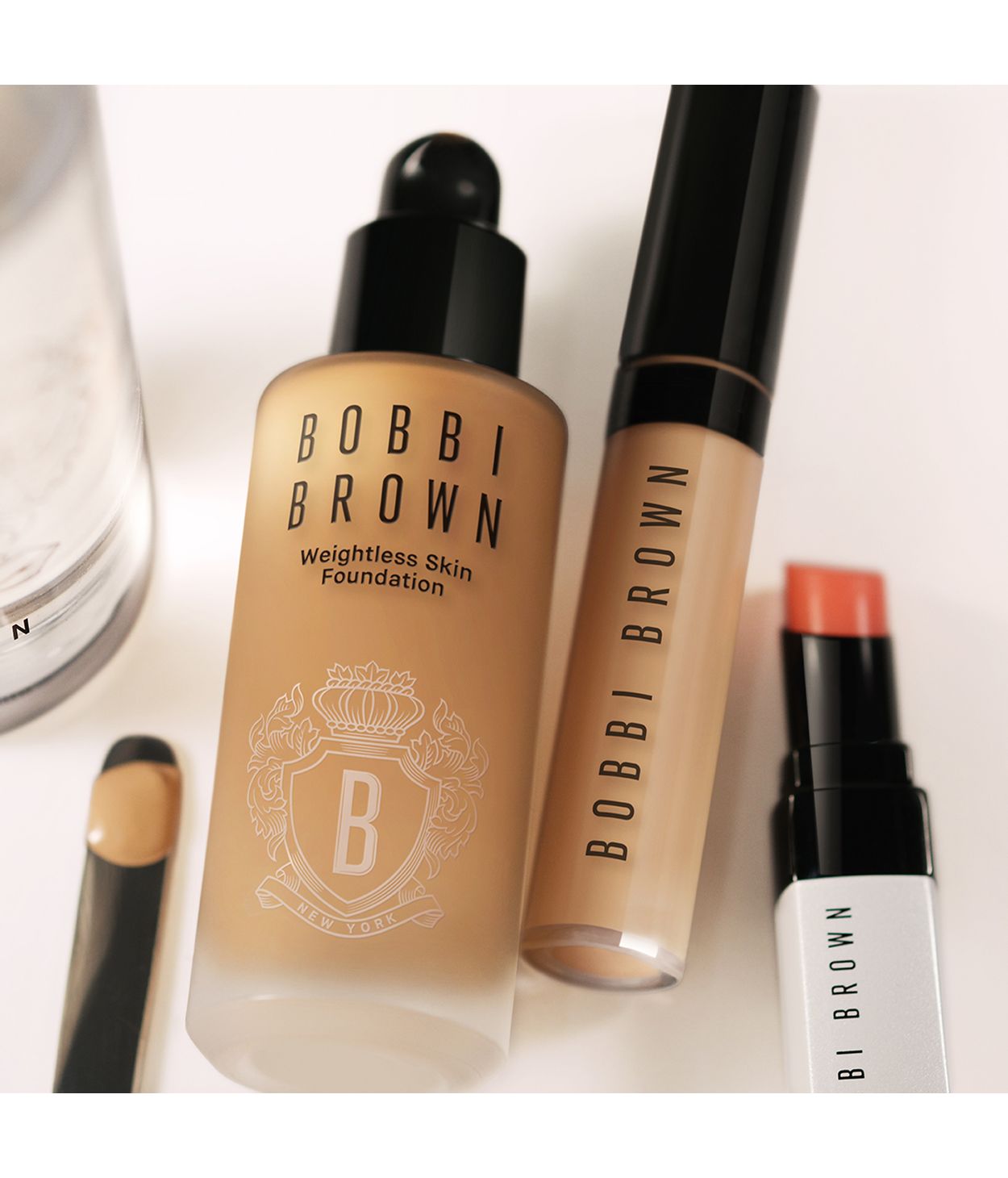 BOBBI BROWN Weightless Skin Foundation 